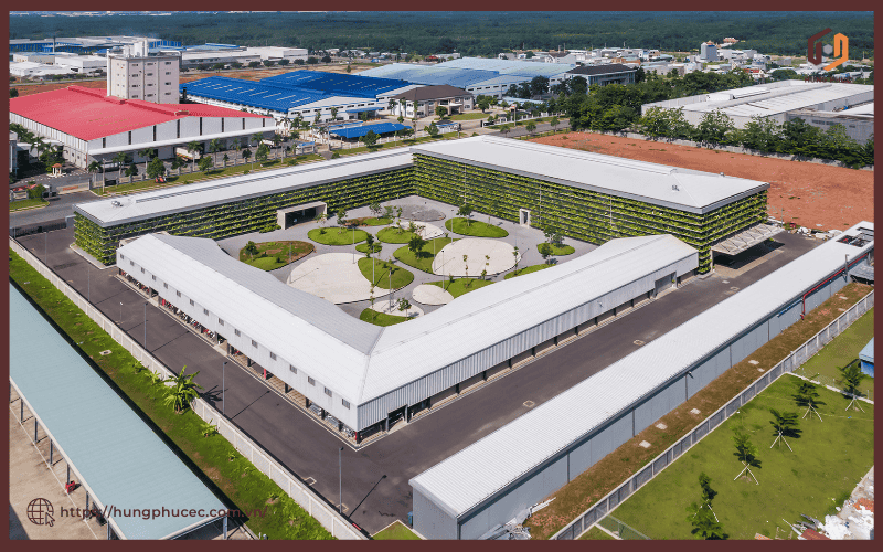 Nhà xưởng xanh với khuôn viên cây xanh rộng lớn, tạo môi trường làm việc trong lành và nâng cao năng suất.